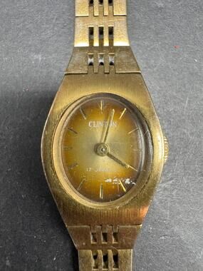 Vintage CLINTON 17 Jewels Ladies Winding Watch Link Band Oval Face 18MM